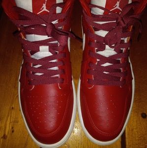 Jordan 1 gym red